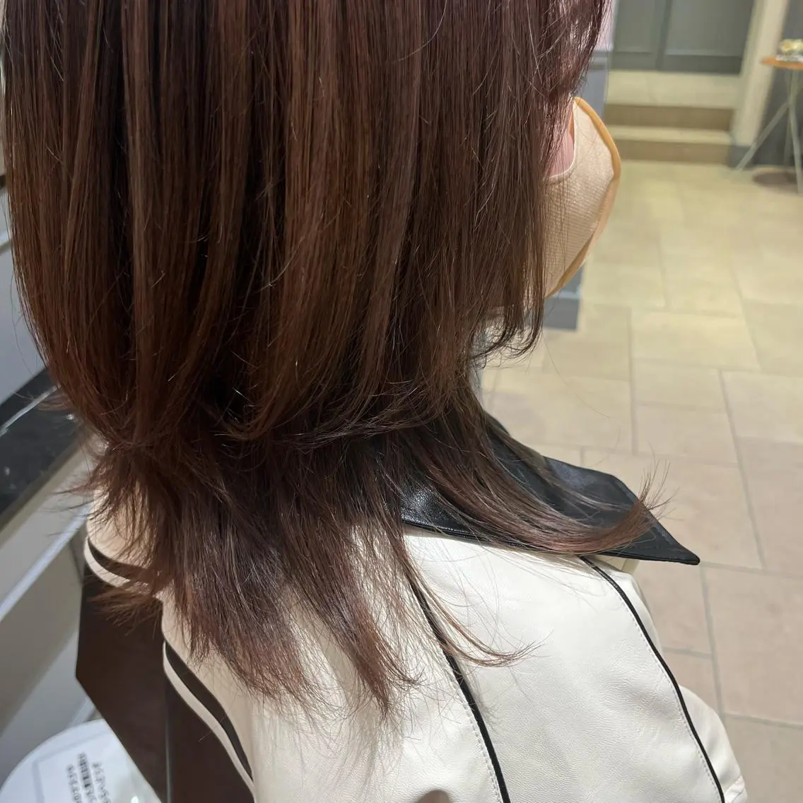 ミディアム ウルフカット 梅本 佳容子のヘアスタイル