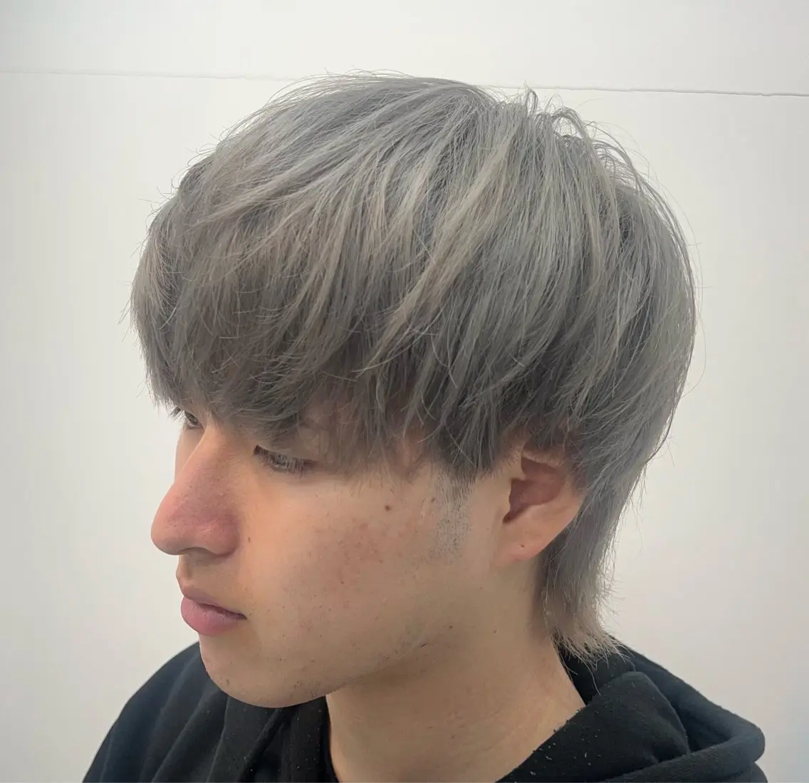 カラー メンズ カット ヘアカラー トリートメント ダブルカラー寒色系 ボリューム改善ハヤトのヘアスタイル