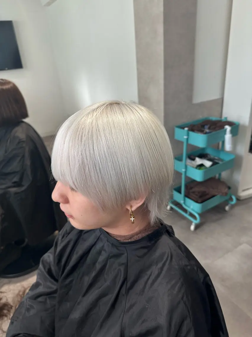 カラー メンズ ヘアカラー トリートメント ヘアセット 🇰🇷ハイトーン× 韓国レイヤー레이어드のヘアスタイル