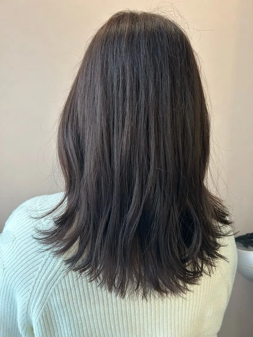セミロング カラー グレージュ ラベンダーカラー ラベンダーグレージュ ラベンダーグレー hubhair レイヤー/透明感のヘアスタイル