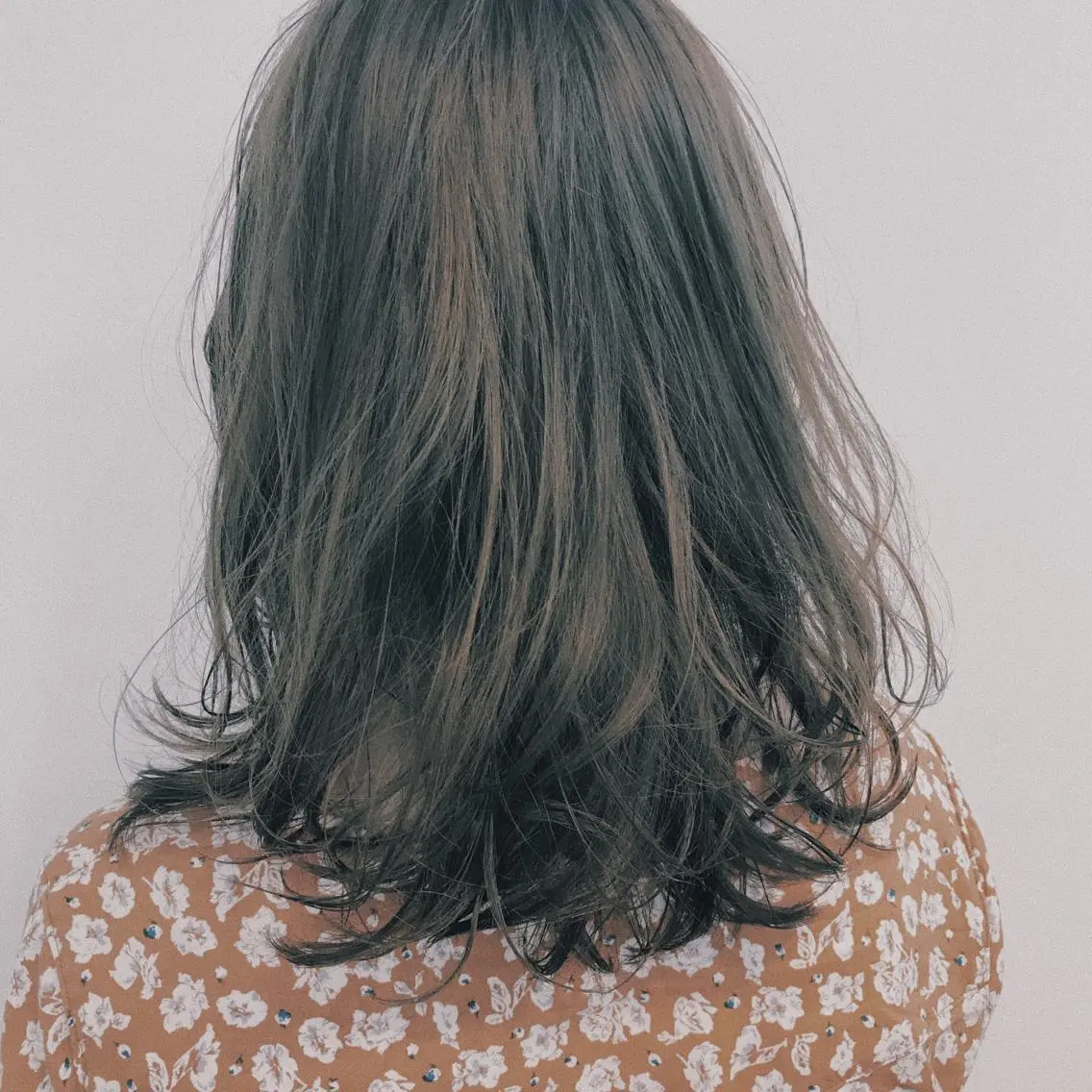 カラー 透明感カラー グレージュ ヘアカラー トリートメント 💓パーマ，💗 レイヤーカットのヘアスタイル