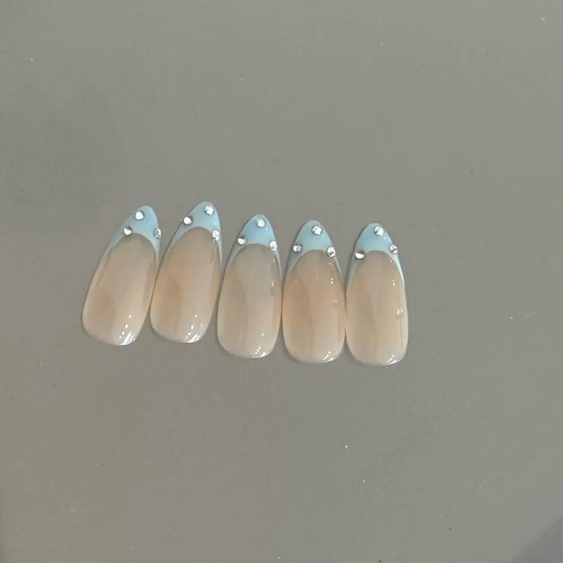ネイル フレンチネイル キラキラネイル 水色 ハンドネイル __shiho. nailのネイルデザイン