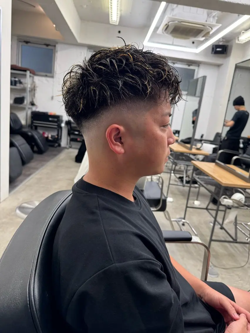 ショート メンズ フェードカット メンズハイライト メンズパーマ スキンフェード スペインカール 💈メンズ特化💈 TASUKUのヘアスタイル