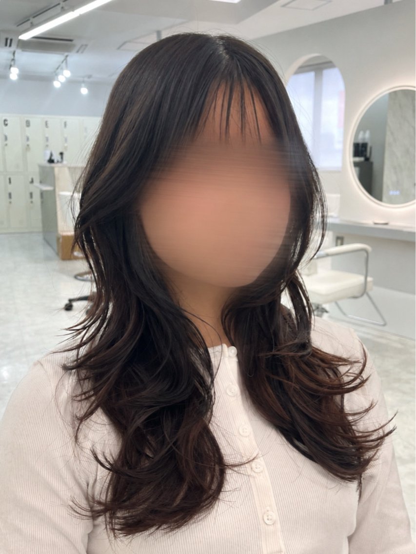 ロング レイヤーカット 網谷 萌夏のヘアスタイル