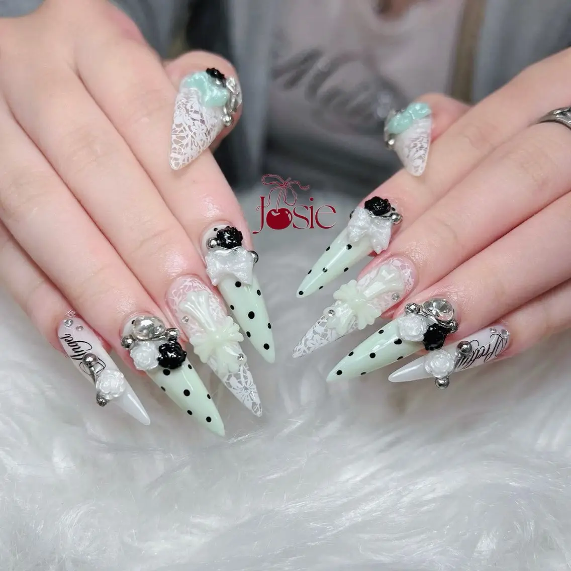 ネイル フレンチネイル ガーリー ガラスフレンチ 氷ネイル・うるうるネイル キラキラネイル ハンドネイル JOSIE nail studioのネイルデザイン