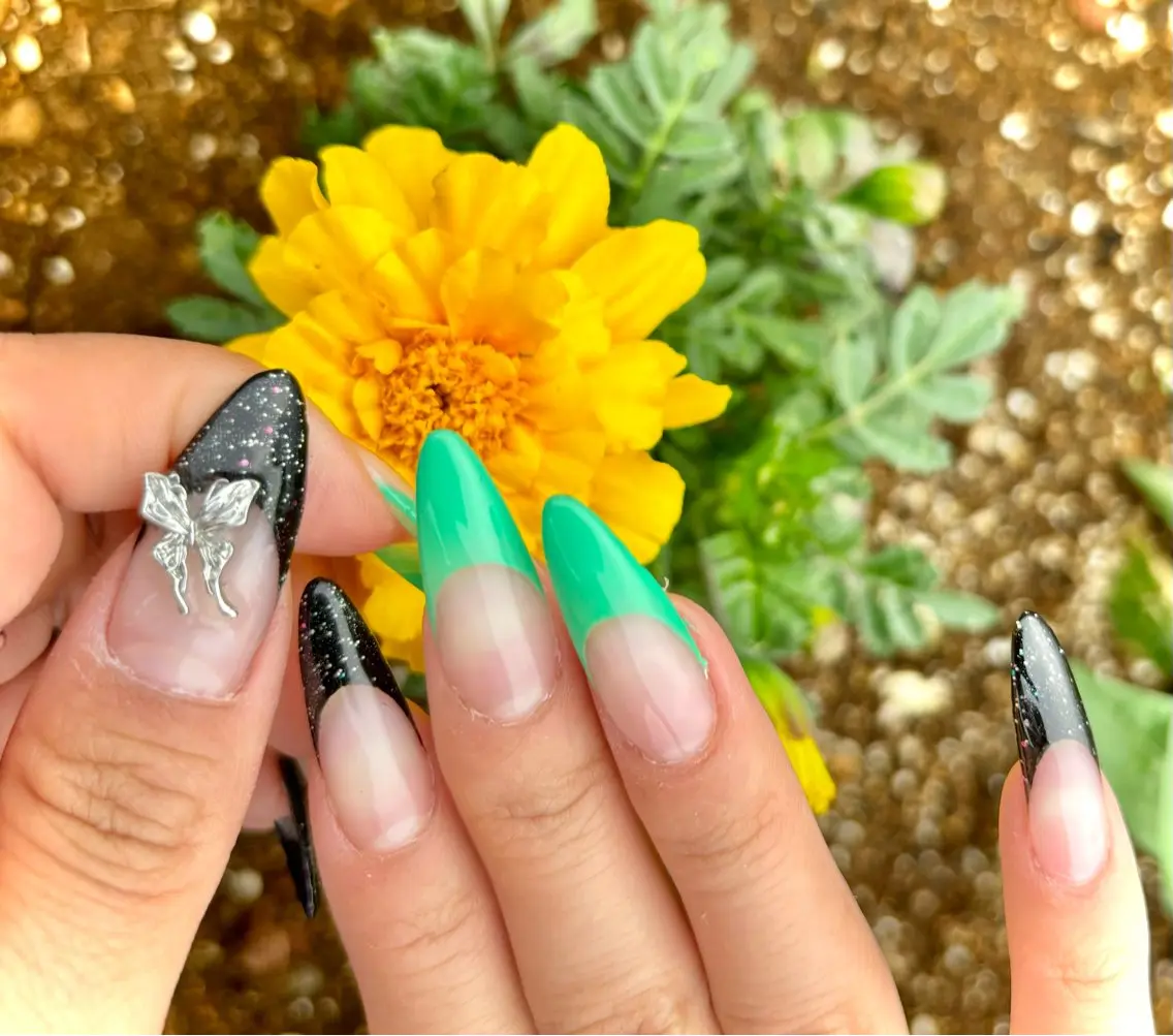 セミロング ハンドネイル GGhouse narumiのネイルデザイン