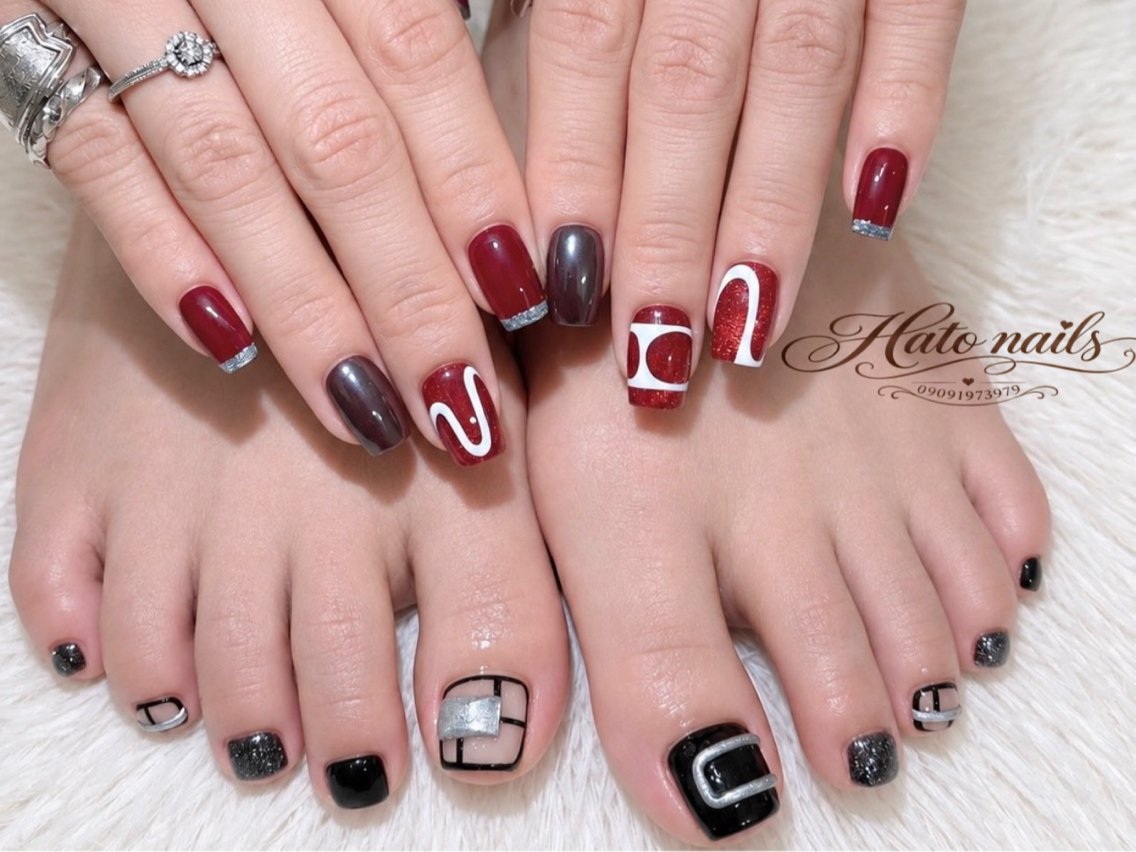 ネイル ボルドー フットネイル キラキラネイル 韓国ネイル 持ち込み Hato Nailsのネイルデザイン