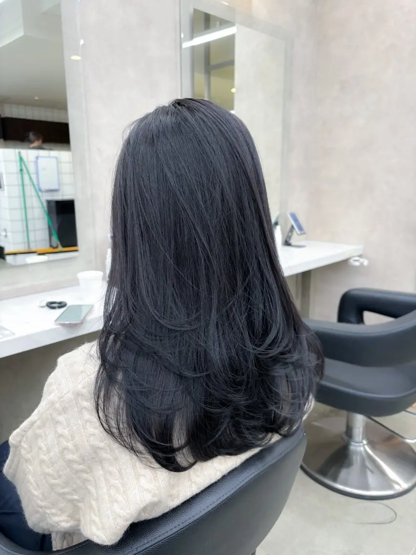 ロング カラー 抜け感レイヤー︴ ニュアンスカラーのヘアスタイル