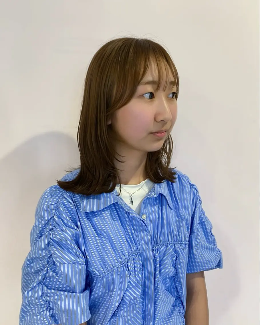 ミディアム カラー ベージュカラー 顔まわりレイヤー レイヤーカット カット ヘアカラー アオイ🩵レイヤー /柔らかカラーのヘアスタイル