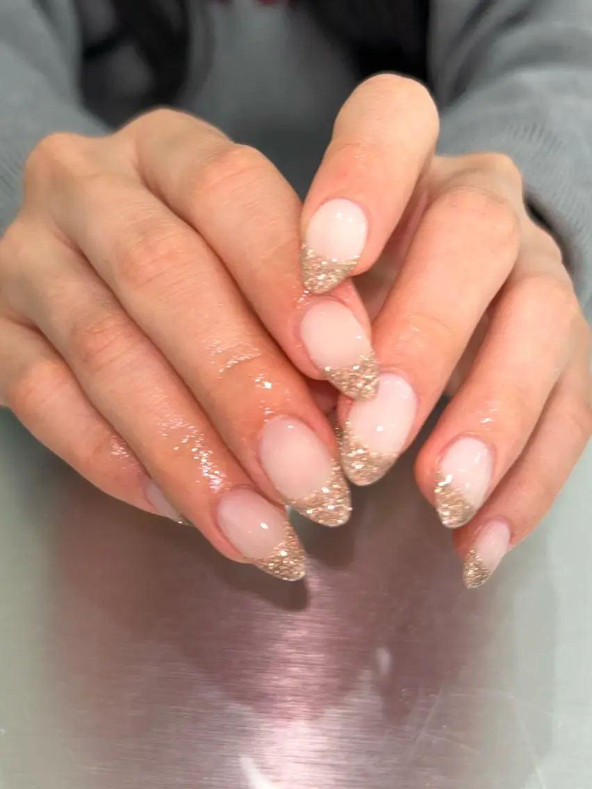 ネイル フレンチネイル ゴールド ラメ(グリッター) ハンドネイル nailsby kotomiのネイルデザイン
