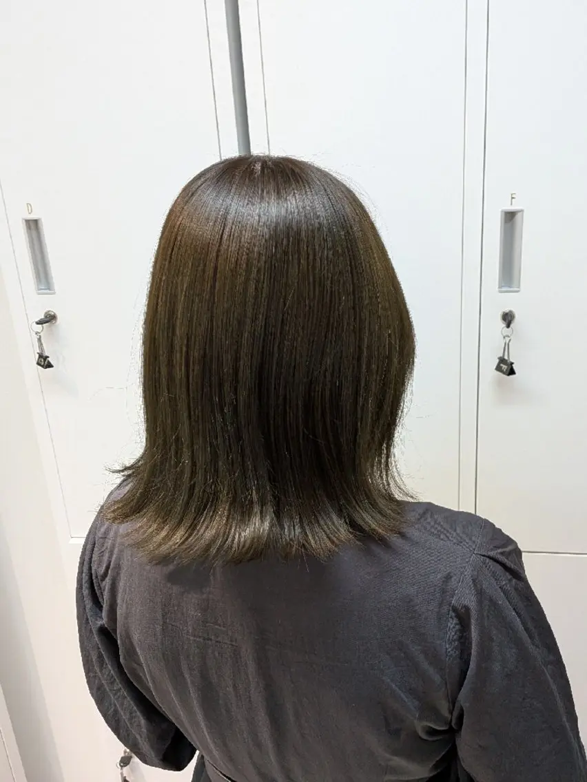 カラー ベージュカラー オリーブベージュ ヘアカラー トリートメント 八木琉河/ブリーチ/ ビビットカラー/艶髪のヘアスタイル