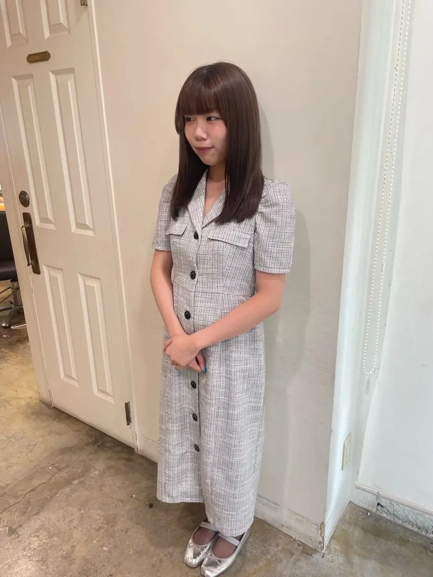 ミディアム カラー グレージュ オリーブグレージュ オリーブグレー MIOベージュカラー 柔らかいカラーのヘアスタイル