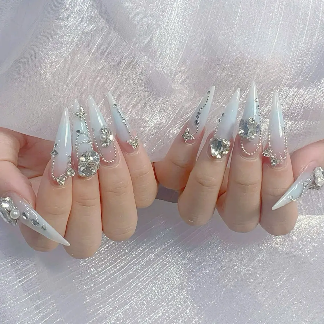 ネイル キラキラネイル マグネットネイル ぷっくりネイル 春ネイル ワンホンネイル ハンドネイル Candy Nailのネイルデザイン