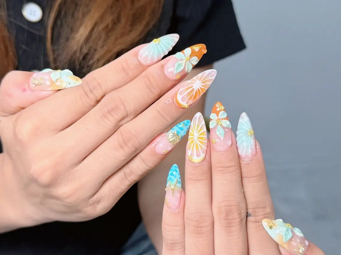 ネイル チークネイル フレンチネイル ジェルネイル ガーリー キラキラネイル ハンドネイル UM Nail Salonのネイルデザイン