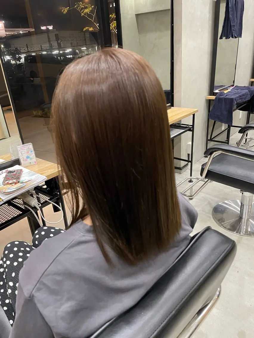 ミディアム アッシュ ヘアカラー la fith hinaのヘアスタイル