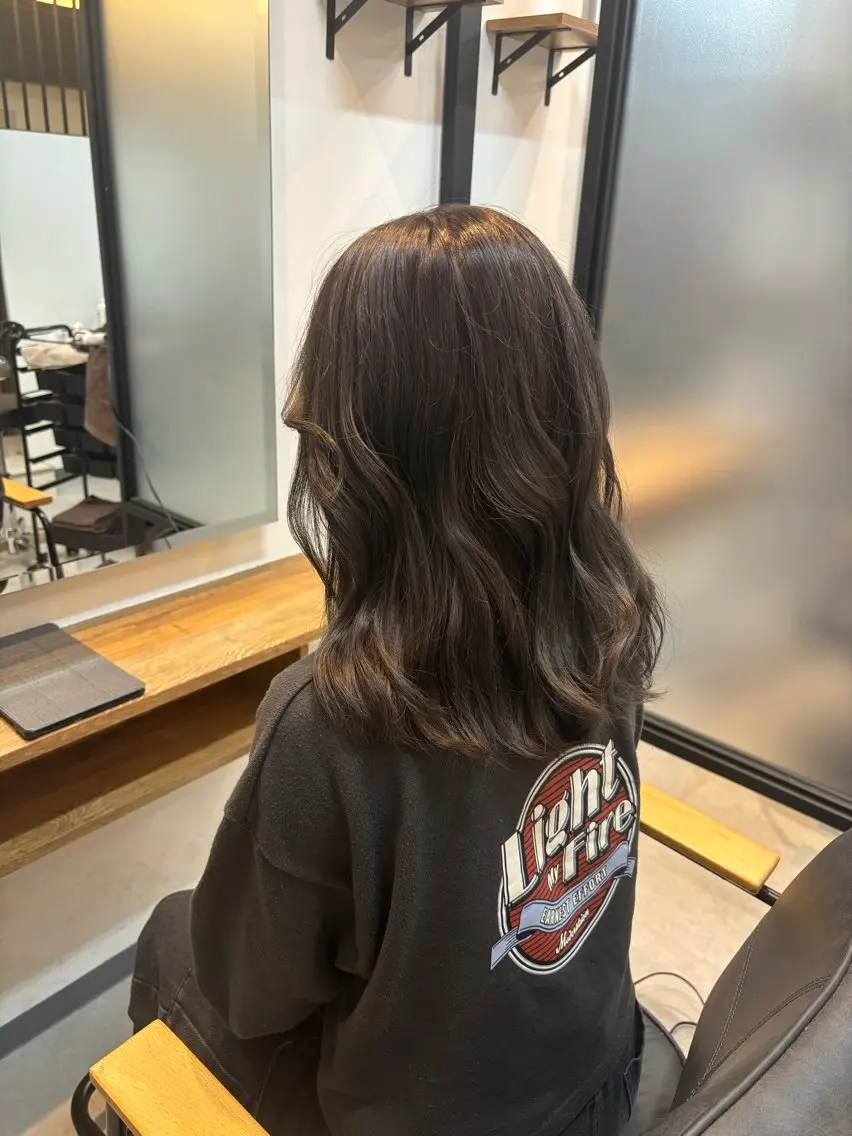 ミディアム カラー ベージュカラー オリーブベージュ 杉山 渚のヘアスタイル