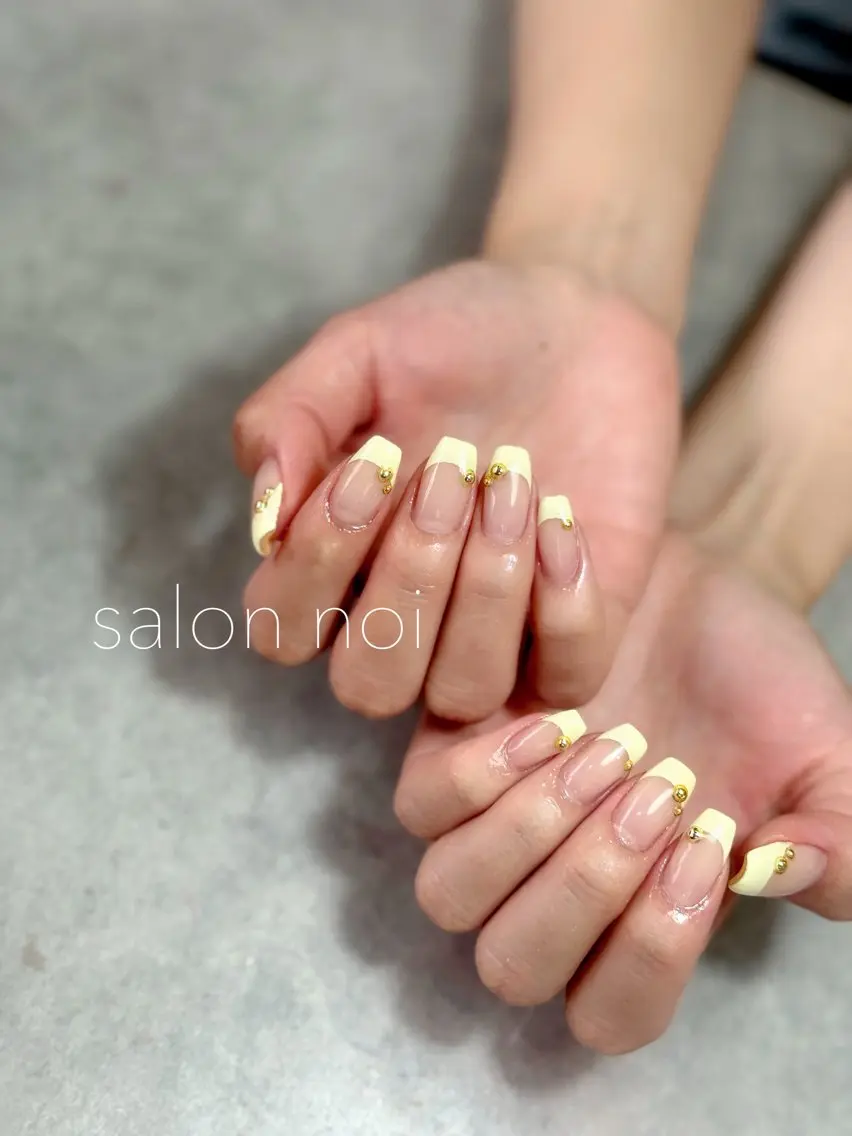 ネイル フレンチネイル 黄色 ハンドネイル salon noiのネイルデザイン