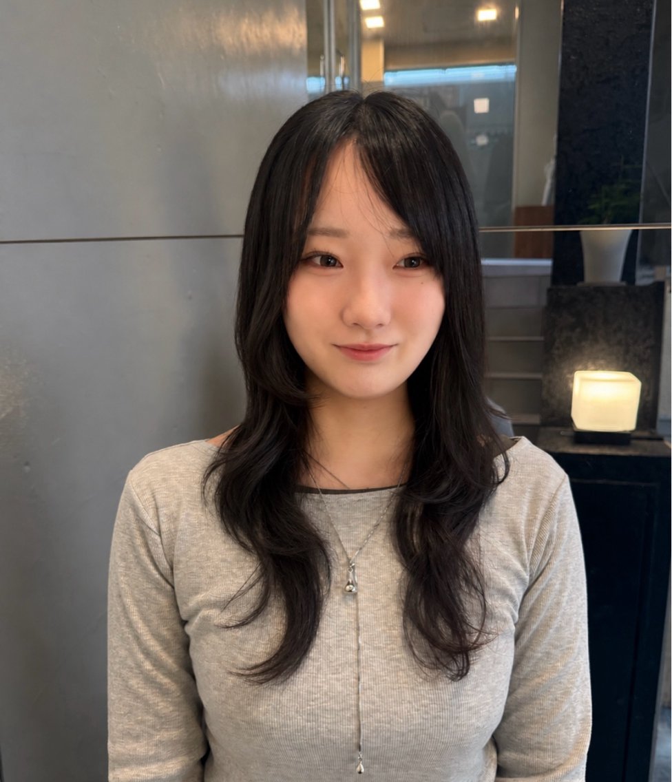 ロング カット ヘアカラー 八村 一花のヘアスタイル