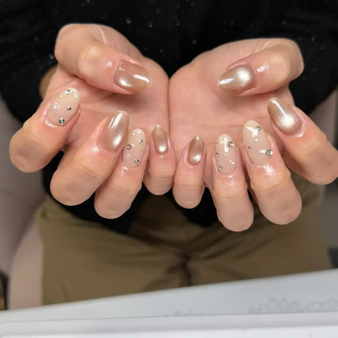 ネイル オーロラネイル 長さ出し フレンチネイル ジェルネイル マグネットネイル ハンドネイル KITTY nailsのネイルデザイン