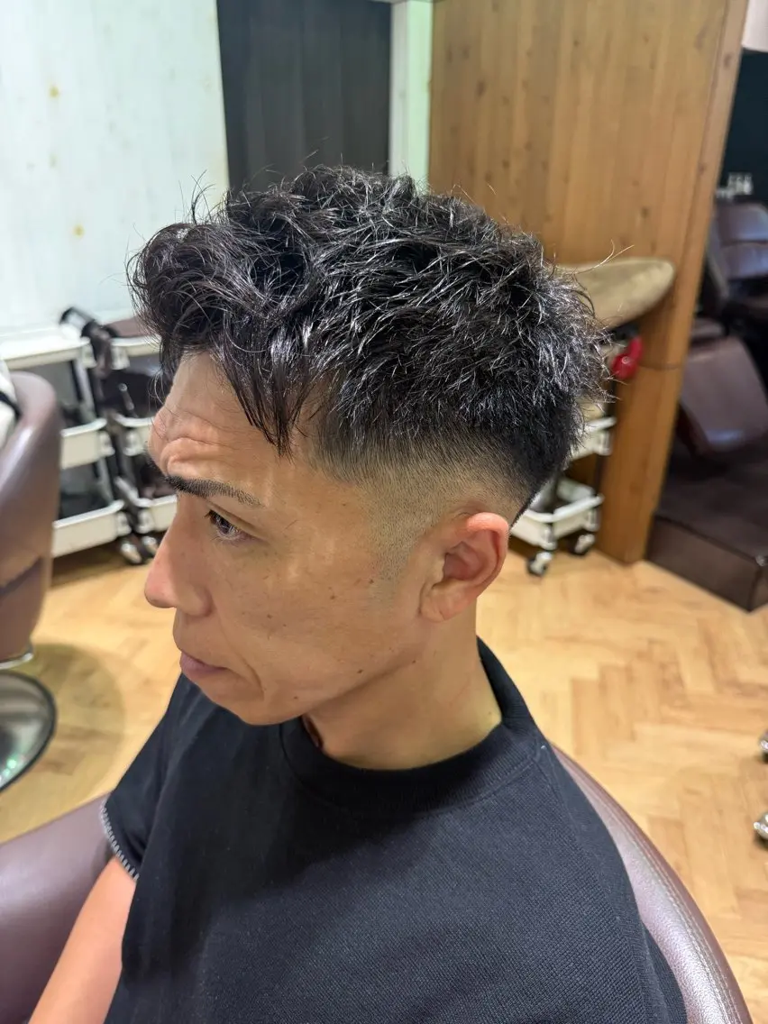 ショート メンズ フェードカット 刈り上げ 溝口 槙里也のヘアスタイル