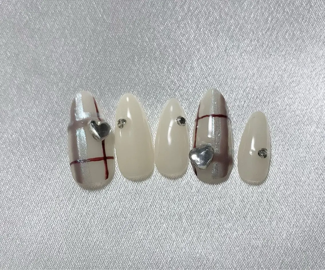 ネイル ハート キラキラネイル nail lumièreのネイルデザイン