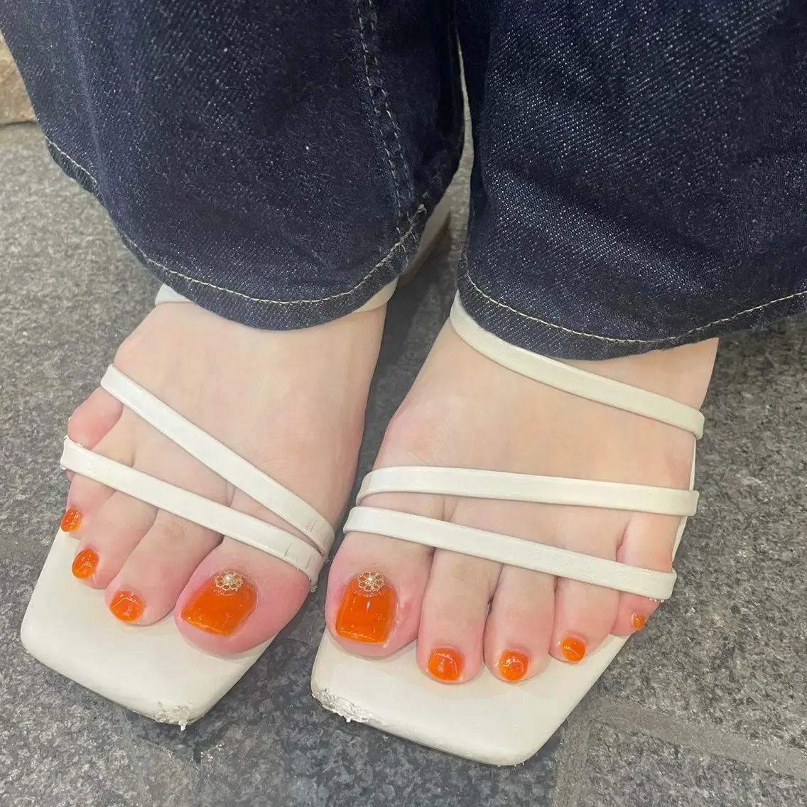 【夏限定価格🌻🌟】パラジェルフットネイル🦶🏻🌺アート6本まで🌺（オフ、長さ出し❌）の写真