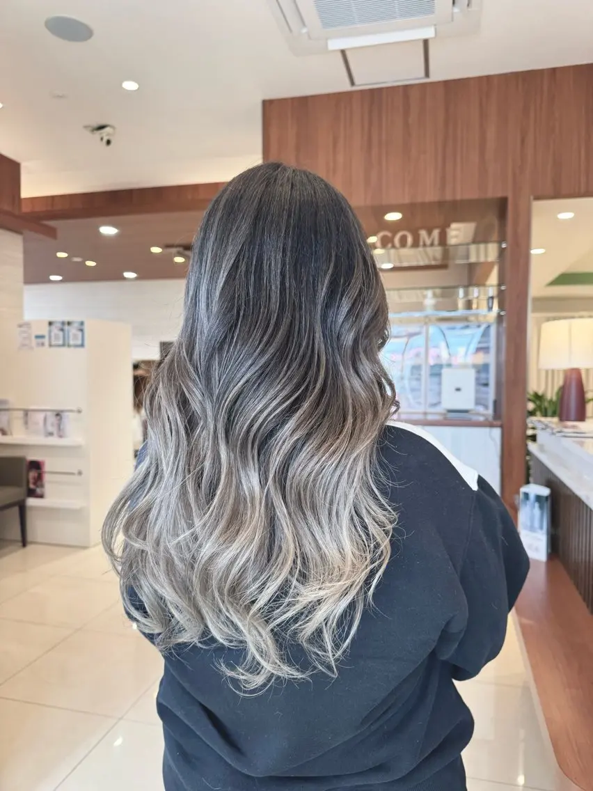 ロング カラー バレイヤージュ レイヤーカット 河口 勝博のヘアスタイル