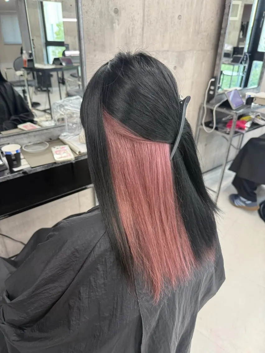 セミロング カラー メンズ メンズブリーチ ベージュカラー ブリーチ ピンクカラー ピンクベージュ ヘアカラー トリートメント 推し活×推し色 オタク美容師かずきのヘアスタイル