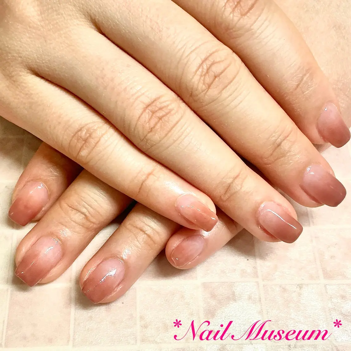 ネイル ブルー ジェルネイル グラデーション オフィスネイル パラジェル ハンドネイル nailmuseum KAMATARIのネイルデザイン