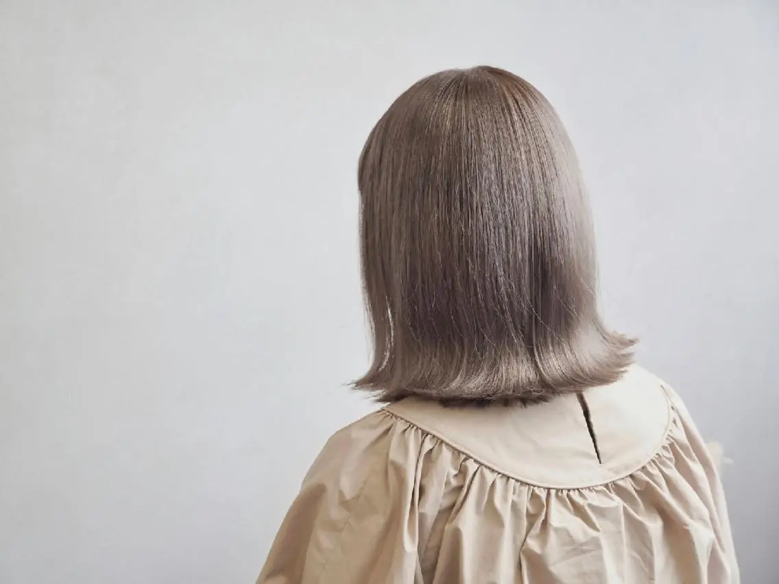 ミディアム カラー ブリーチ グレージュ 髪質改善 トリートメント カット ヘアカラー トリートメント 安藤悠里/ハイトーン /デザインカラーのヘアスタイル
