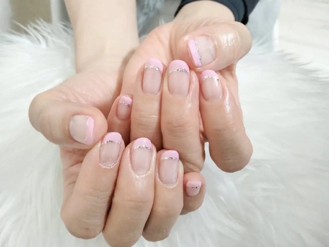ネイル 桜ネイル フレンチネイル ラメ(グリッター) ピンク シルバー Beaubie  nailサロンのネイルデザイン
