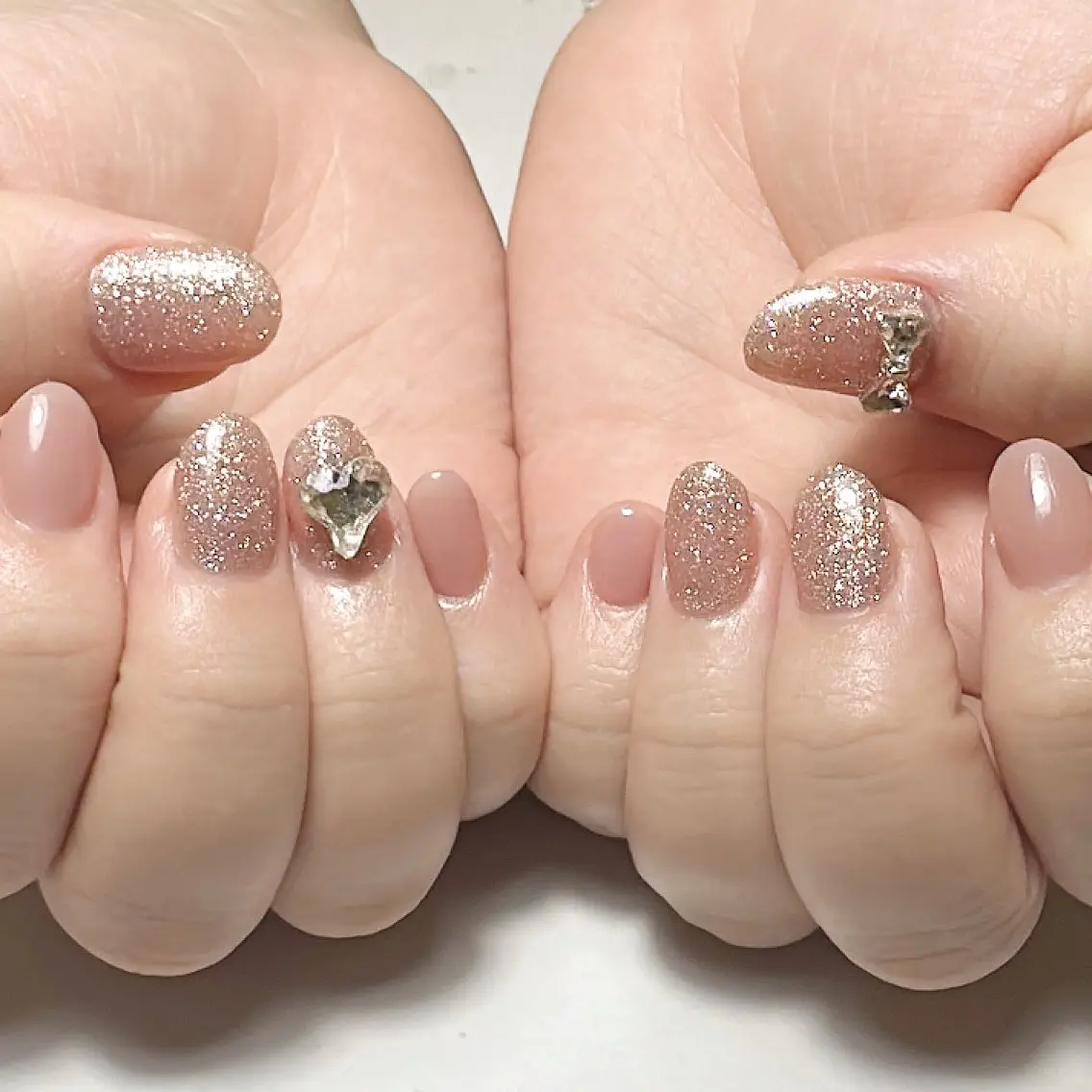 ネイル ストーンネイル HAIR&MAKE POSH 日暮里のネイルデザイン