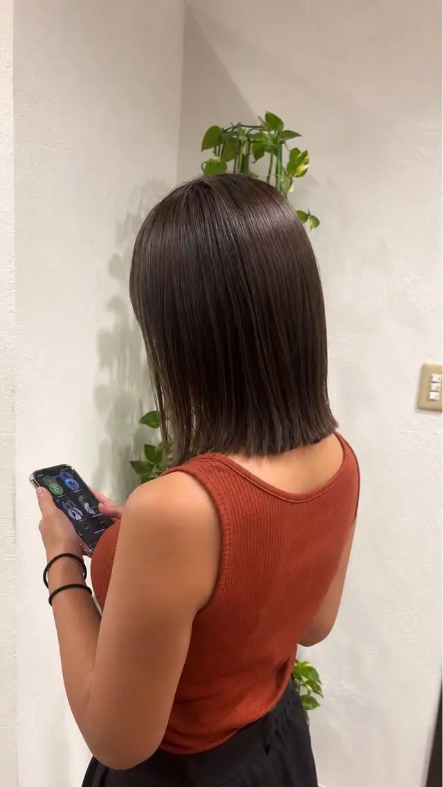 ミディアム カラー 切りっぱなしボブ ボブ カット 山本梨華/ 透明感カラーのヘアスタイル