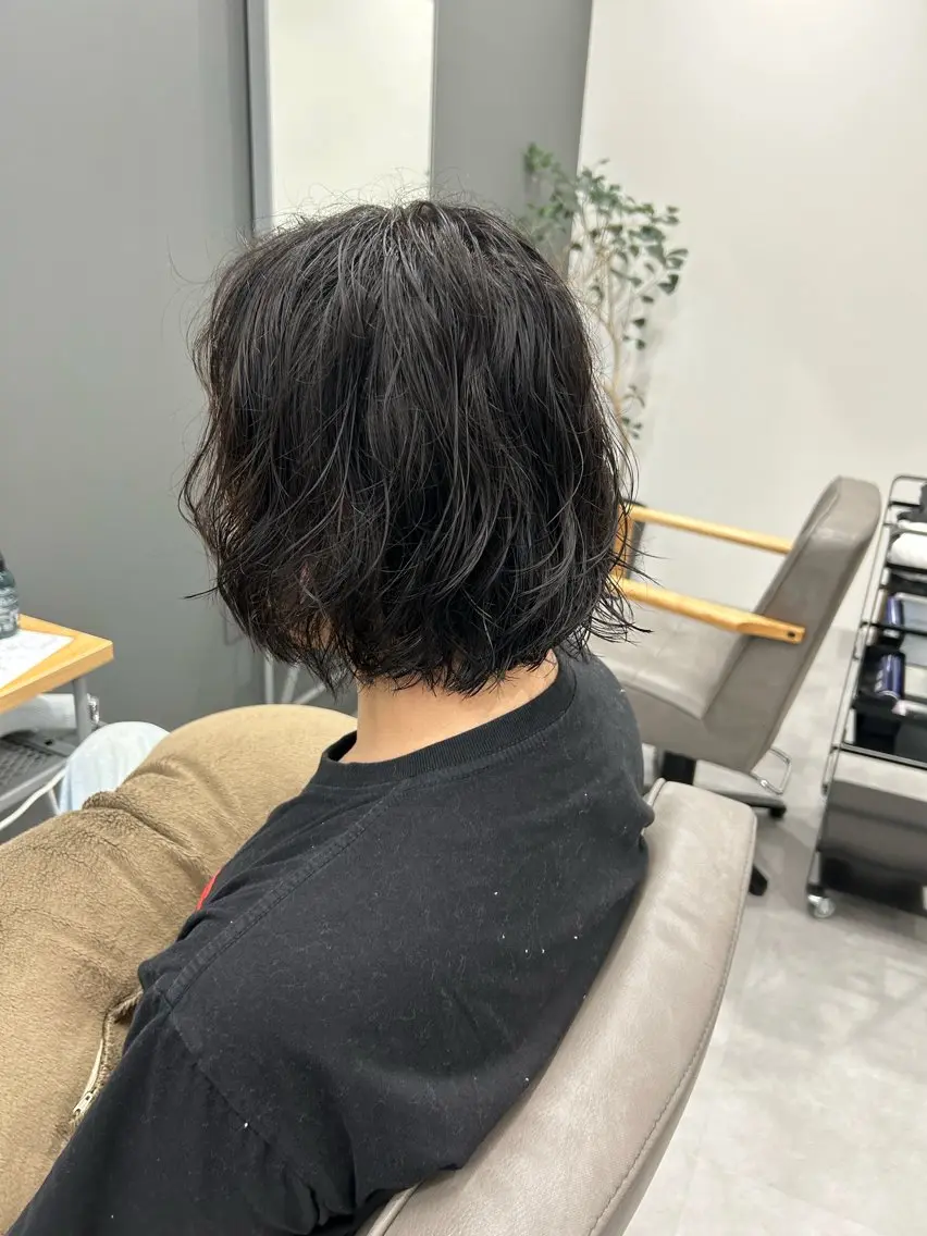 ミディアム パーマ メンズ ミディアムパーマ メンズパーマ カット パーマ カイト/透明感カラー /艶髪のヘアスタイル