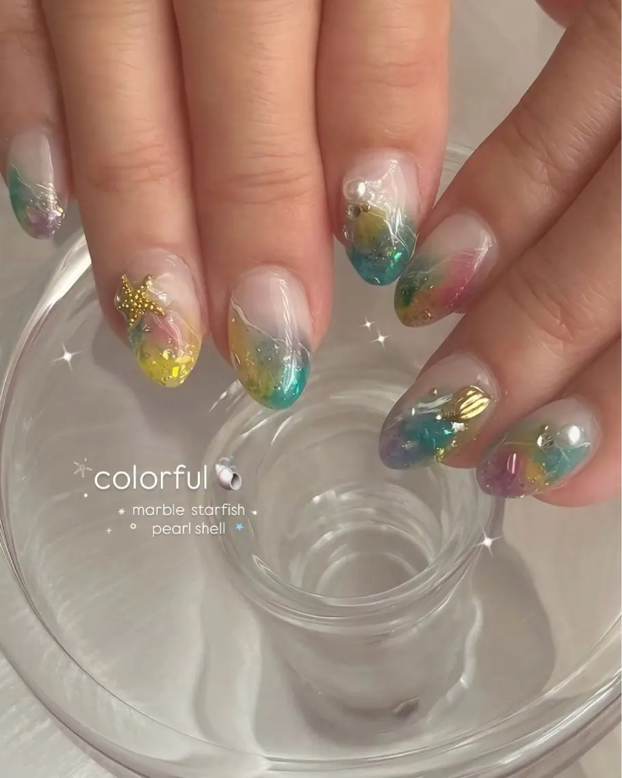 ネイル キラキラネイル ニュアンスネイル 夏ネイル nail salon Lumoreのネイルデザイン