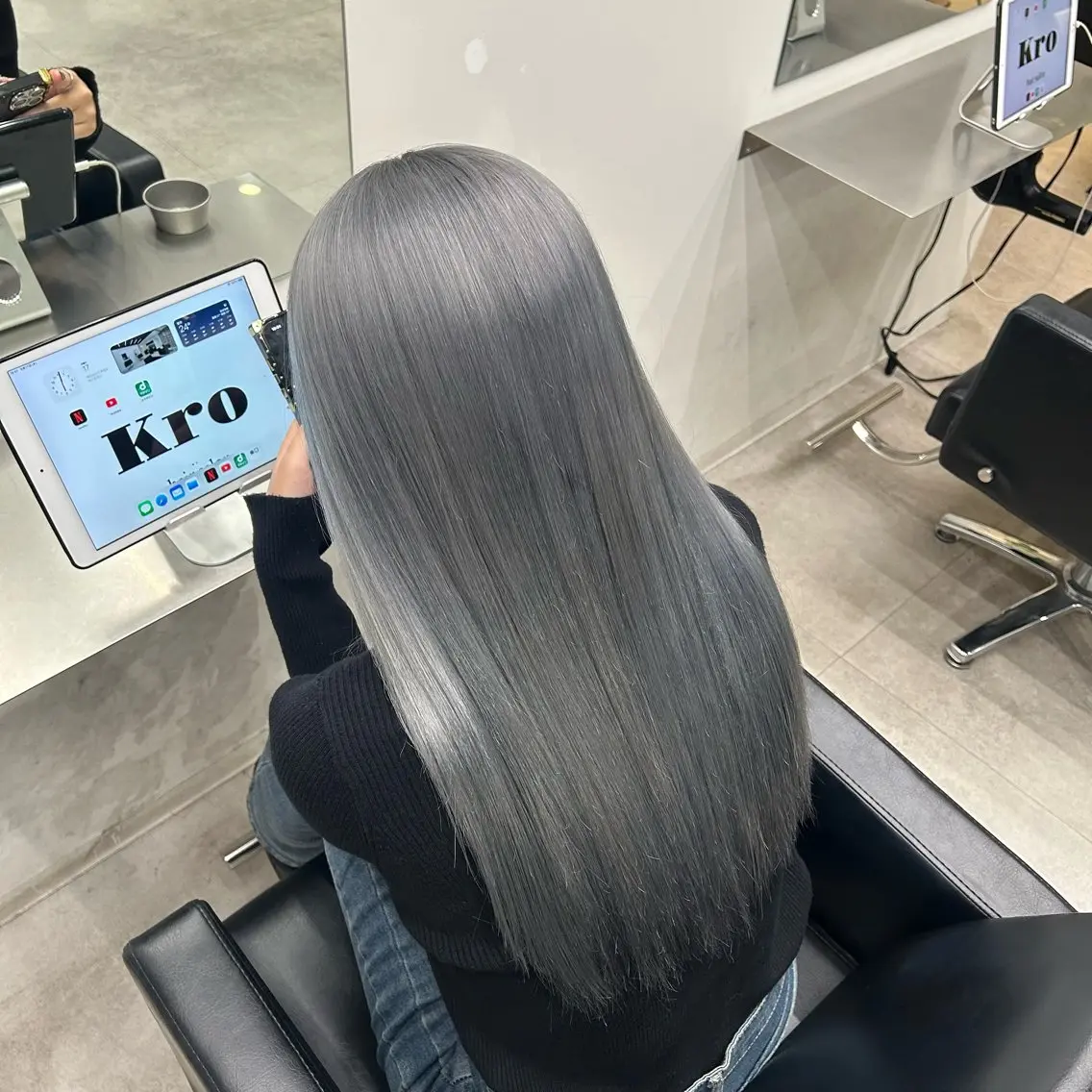 ロング ヘアカラー AKANE✩.*˚ Kroのヘアスタイル