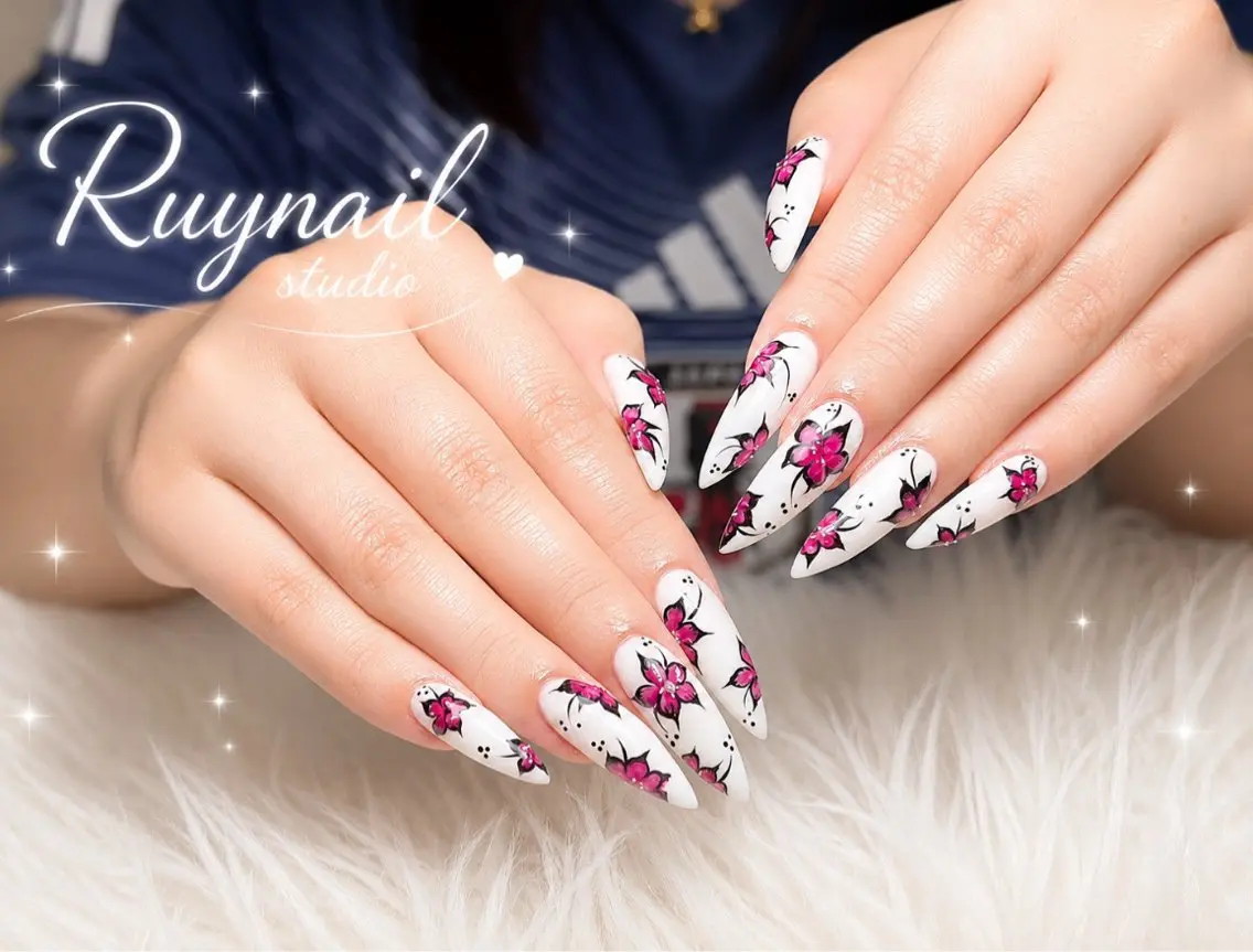 ネイル アートネイル フレンチネイル ジェルネイル キラキラネイル ニュアンスネイル ハンドネイル Ryu Nail YukiChanのネイルデザイン