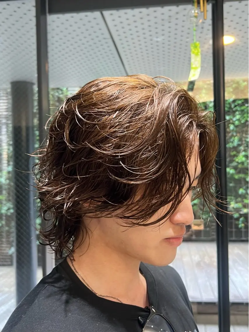 ミディアム パーマ メンズ カット ヘアカラー 🇺🇸サーフカール 🇺🇸ケンシロウのヘアスタイル