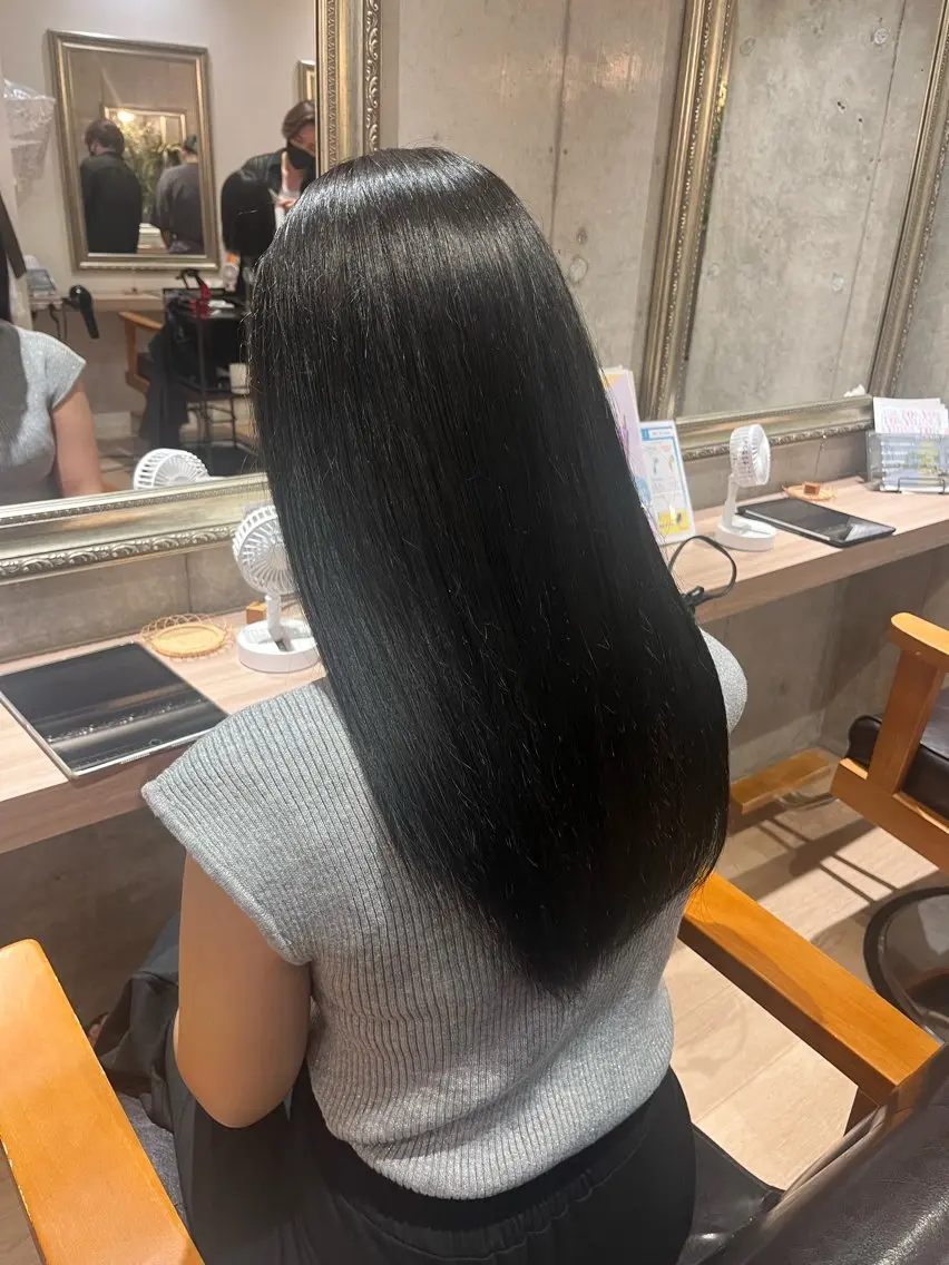 ロング カラー 岩井 紅のヘアスタイル