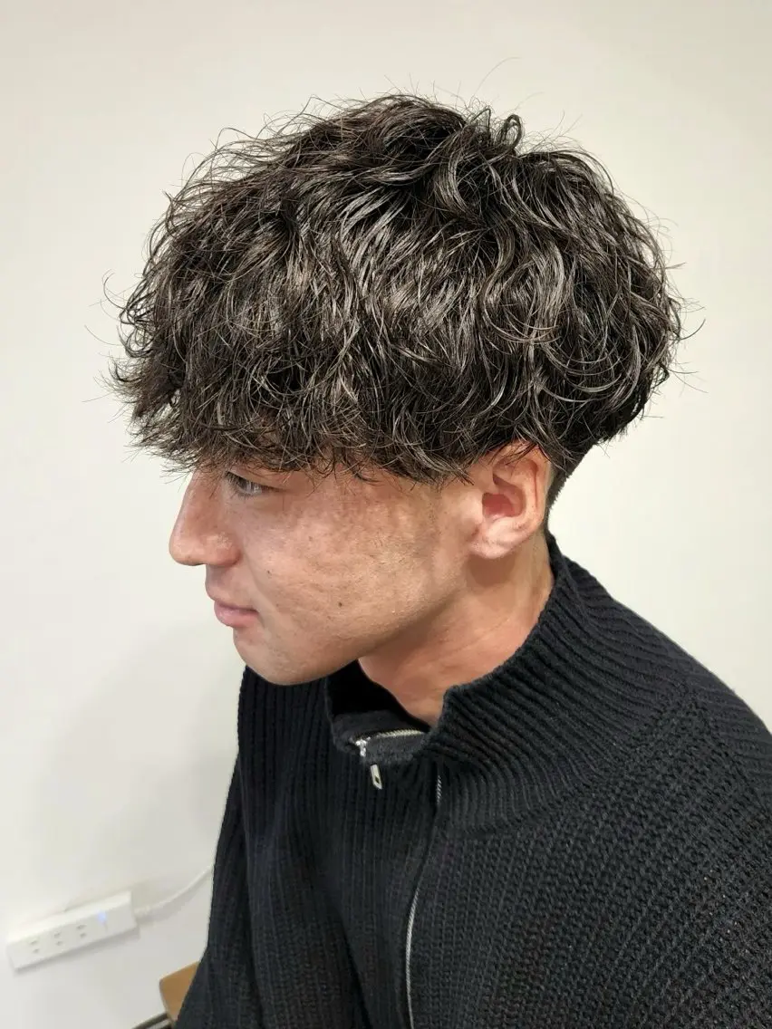 ショート パーマ メンズ マッシュ メンズパーマ 波巻きパーマ スパイラルパーマ 原口 颯太のヘアスタイル