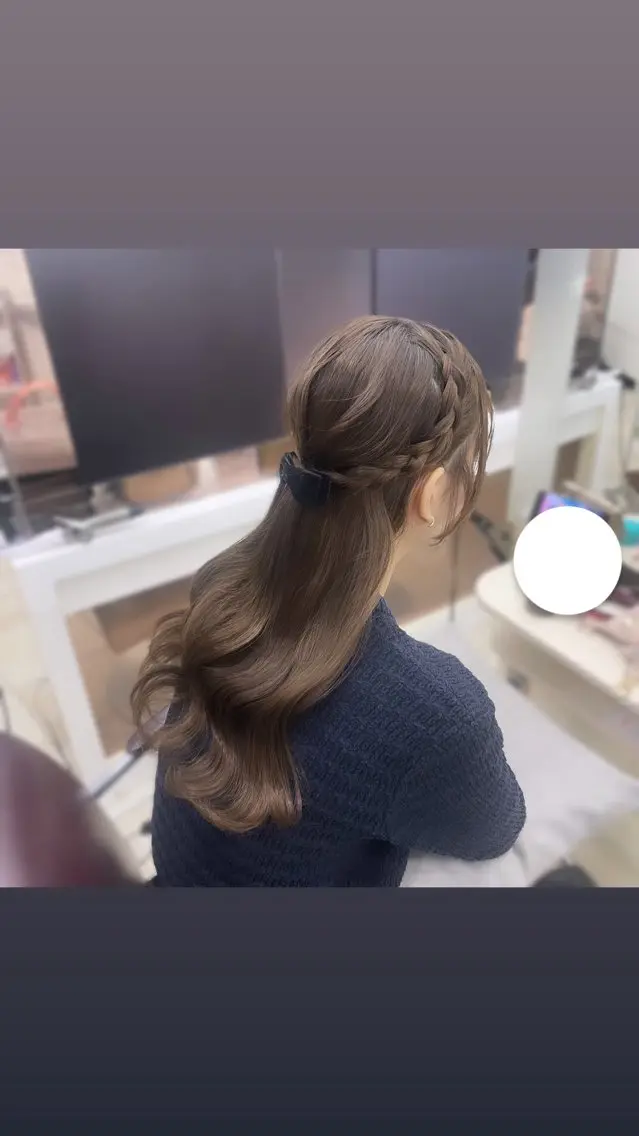 ロング ヘアアレンジ ハーフアップ 🐈⬛カチモリ/暖 色/𝐌𝐢𝐤𝐮のヘアスタイル