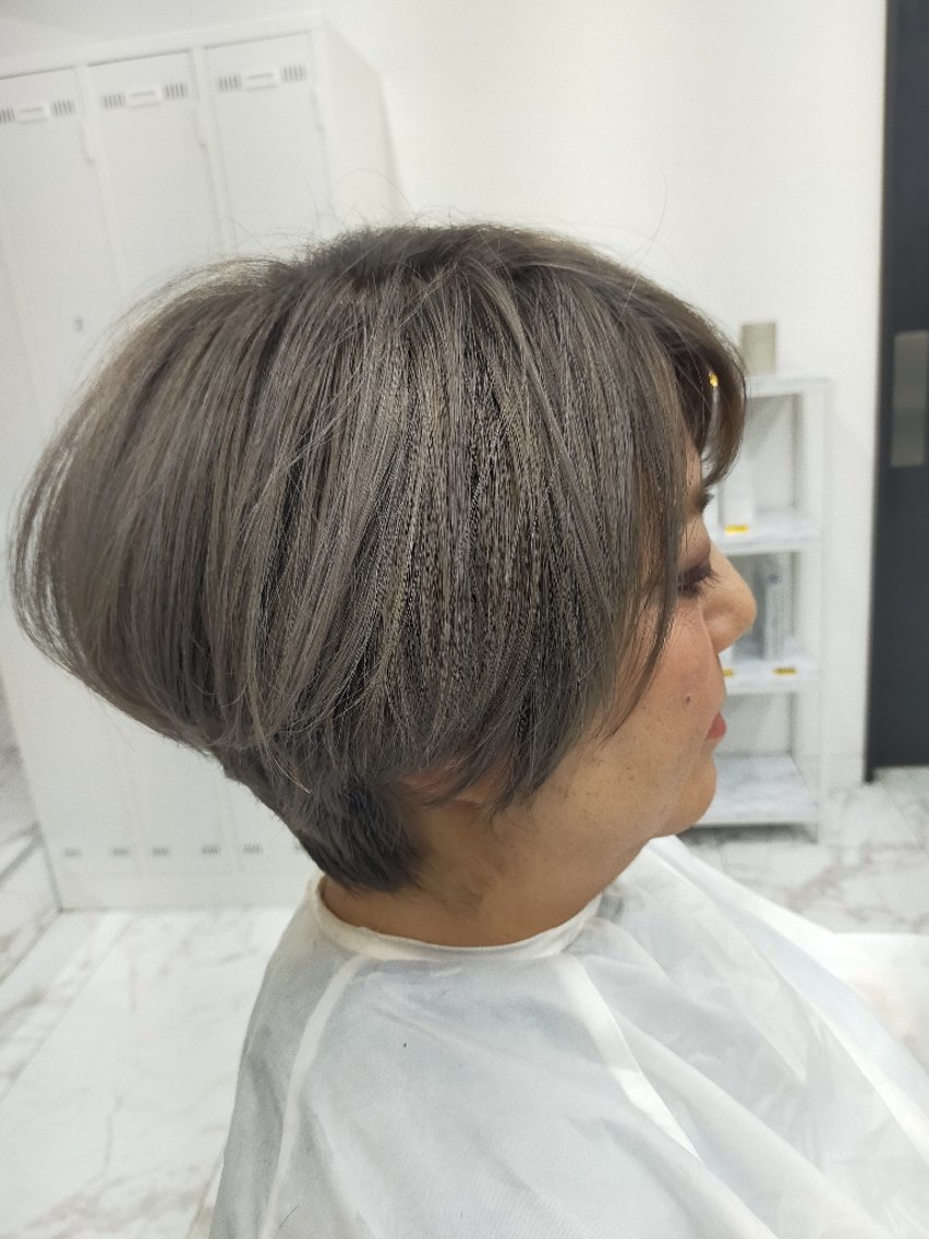 ショート カラー ブリーチ グレージュ ヘアカラー トリートメント 大城正樹 Cecil HAIRのヘアスタイル