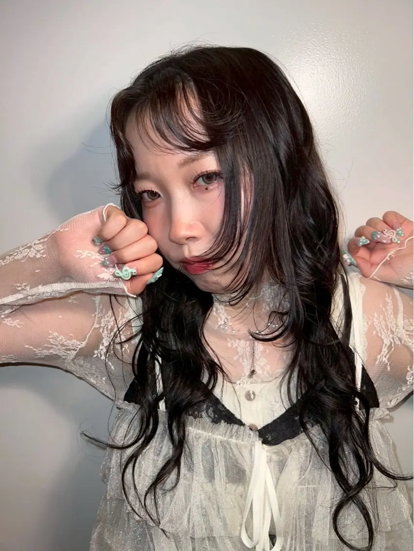 ロング 顔まわりレイヤー レイヤーカット ロング 小顔カット カット Marin 🦢🩵のヘアスタイル