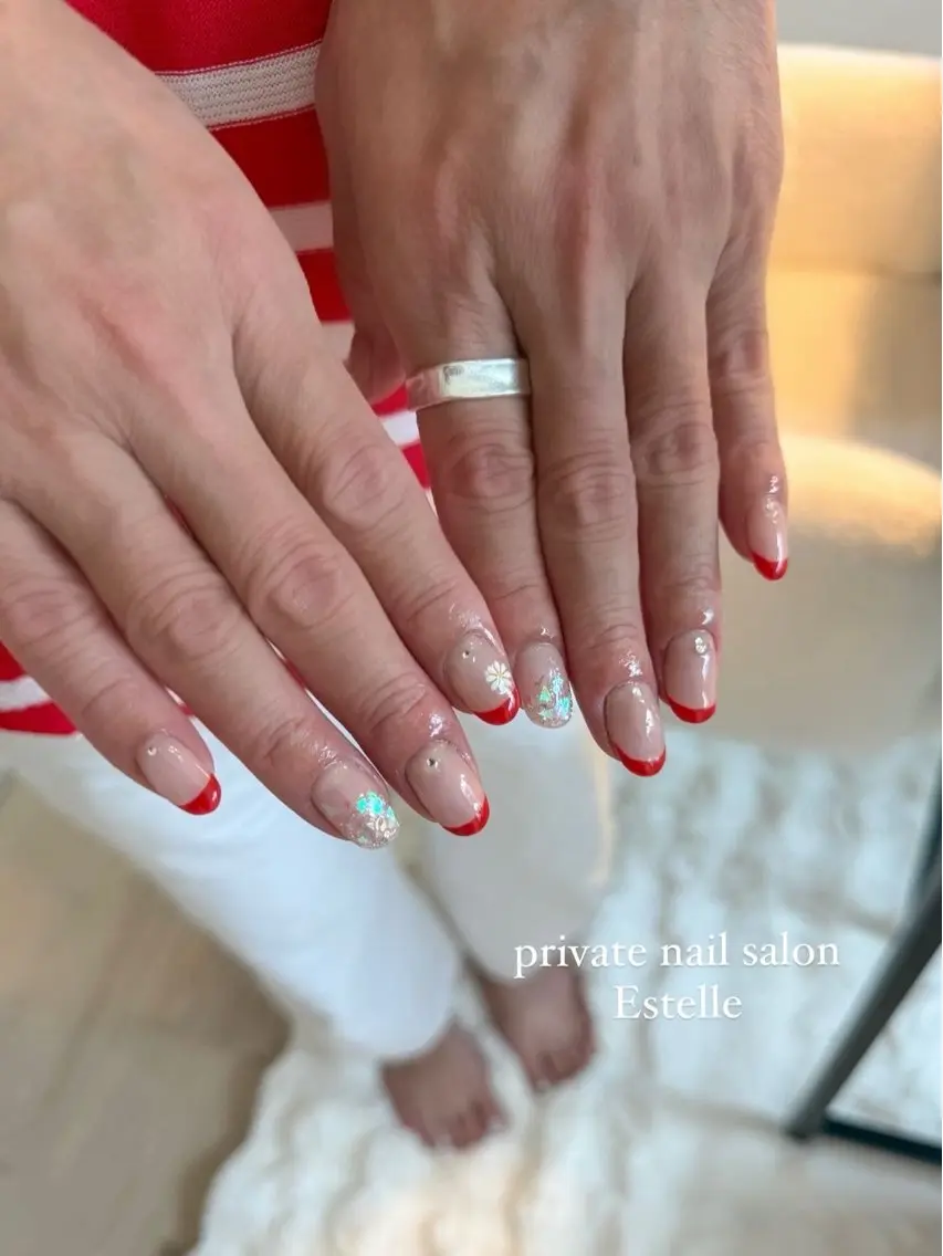 ネイル アートネイル フラワーネイル フレンチネイル ラメ(グリッター) 赤色 ハンドネイル nail salon Estelleのネイルデザイン