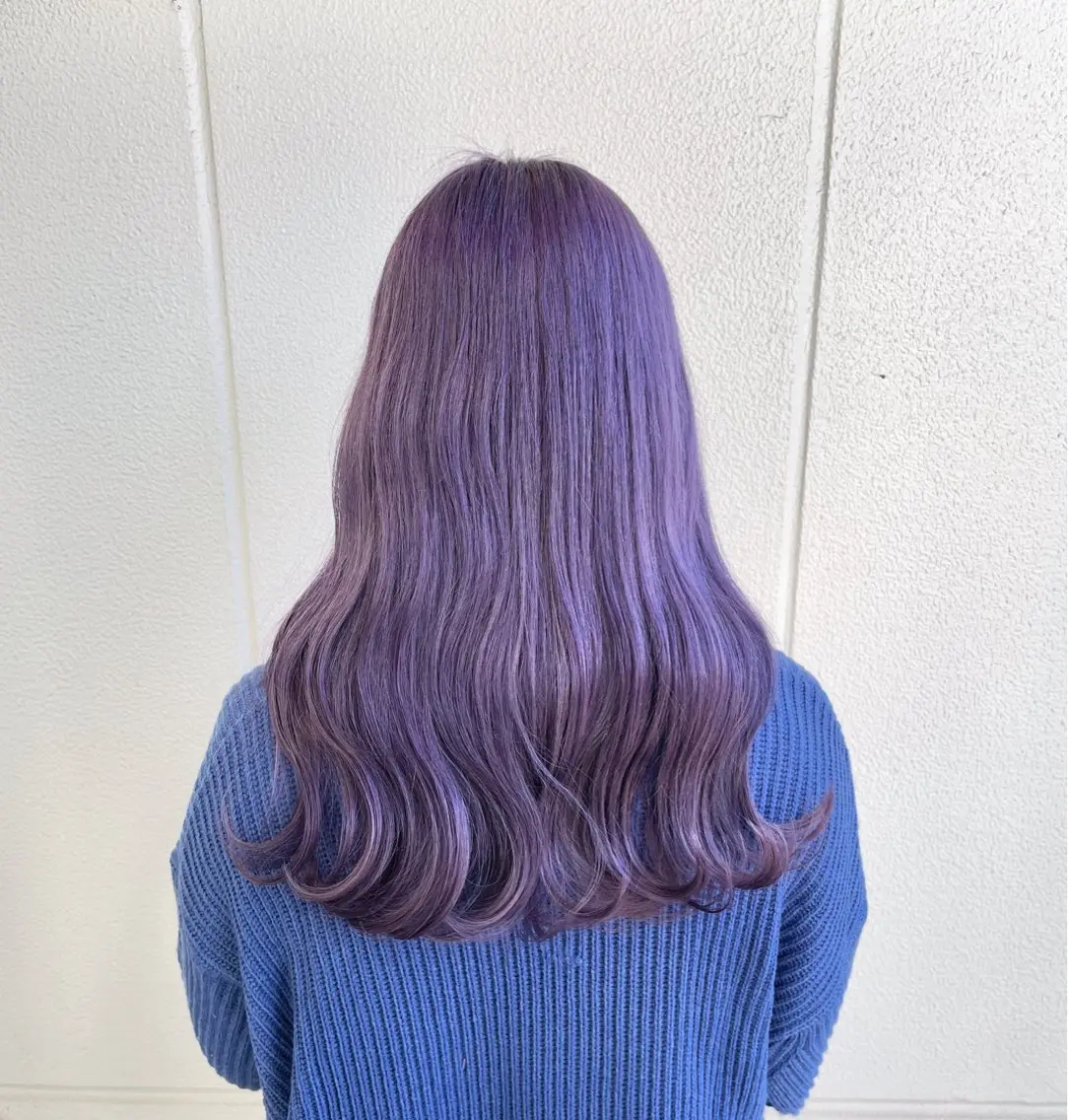 ロング カラー ヘアアレンジ アッシュ ブリーチ ラベンダーカラー ラベンダーアッシュ 縮毛矯正 ヘアカラー トリートメント ヘッドスパ ヘアセット 艶カラー✨縮毛矯正✨ 翁長孝輔のヘアスタイル