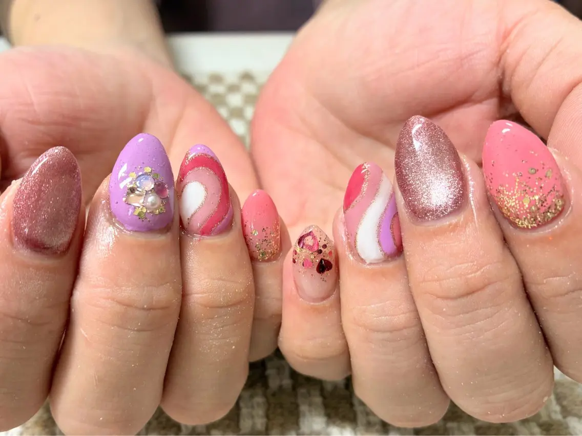 ネイル ホログラムネイル マグネットネイル ストーンネイル Nailsalon Rのネイルデザイン