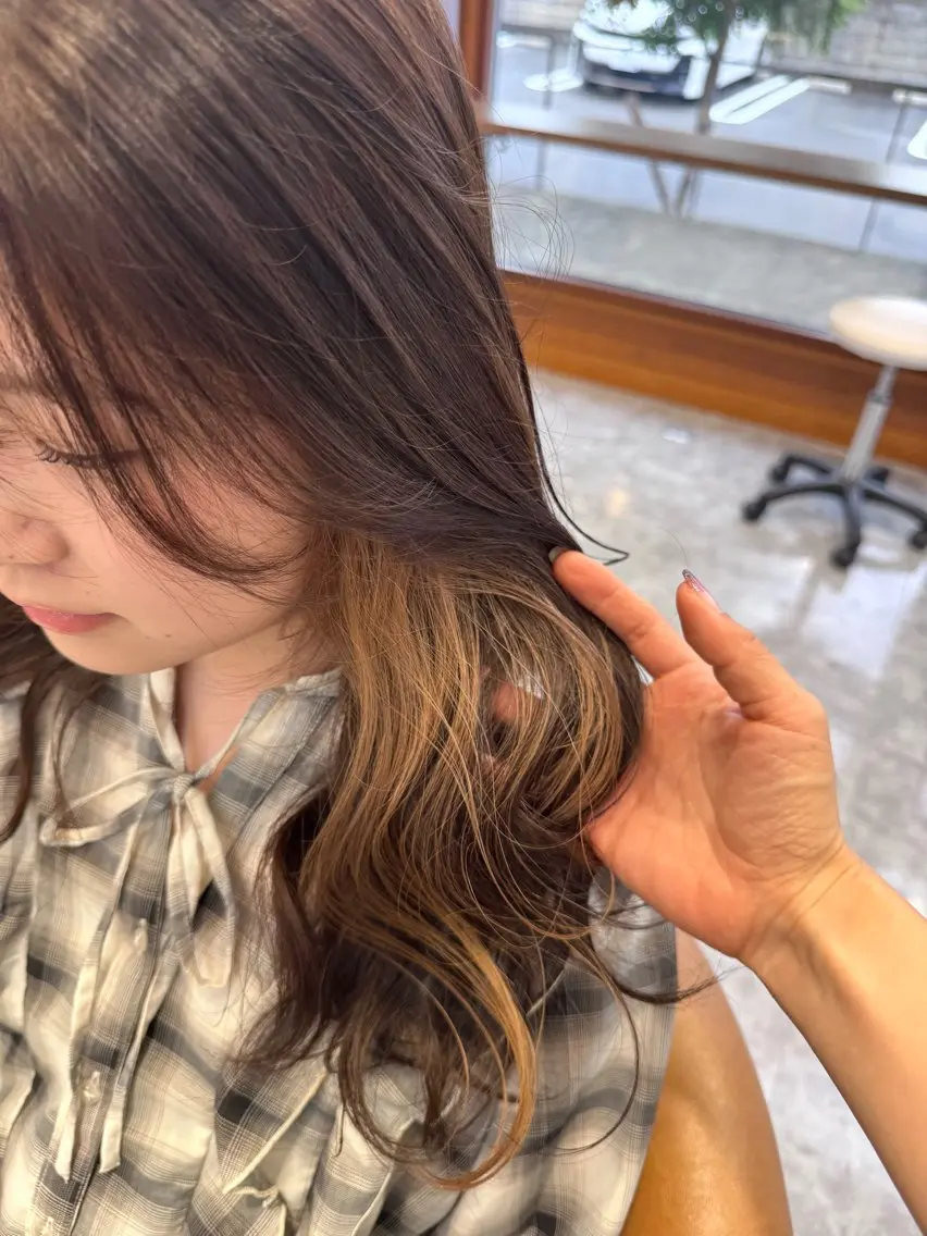 カラー ベージュカラー インナーカラー emusalon erinaのヘアスタイル