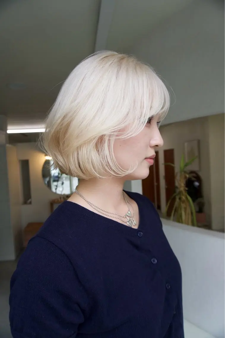 ミディアム カラー ベージュカラー ブリーチ ケアブリーチ ハイトーンカラー ハイトーンベージュ カット ヘアカラー トリートメント ハイトーン/デザイン 小林美咲のヘアスタイル