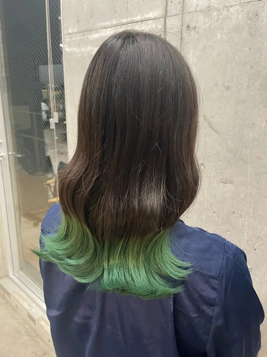 ロング カラー インナーカラー 推し ブリーチ 髪質改善のヘアスタイル