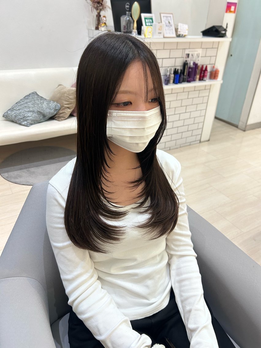 セミロング カット 堀 日次のヘアスタイル